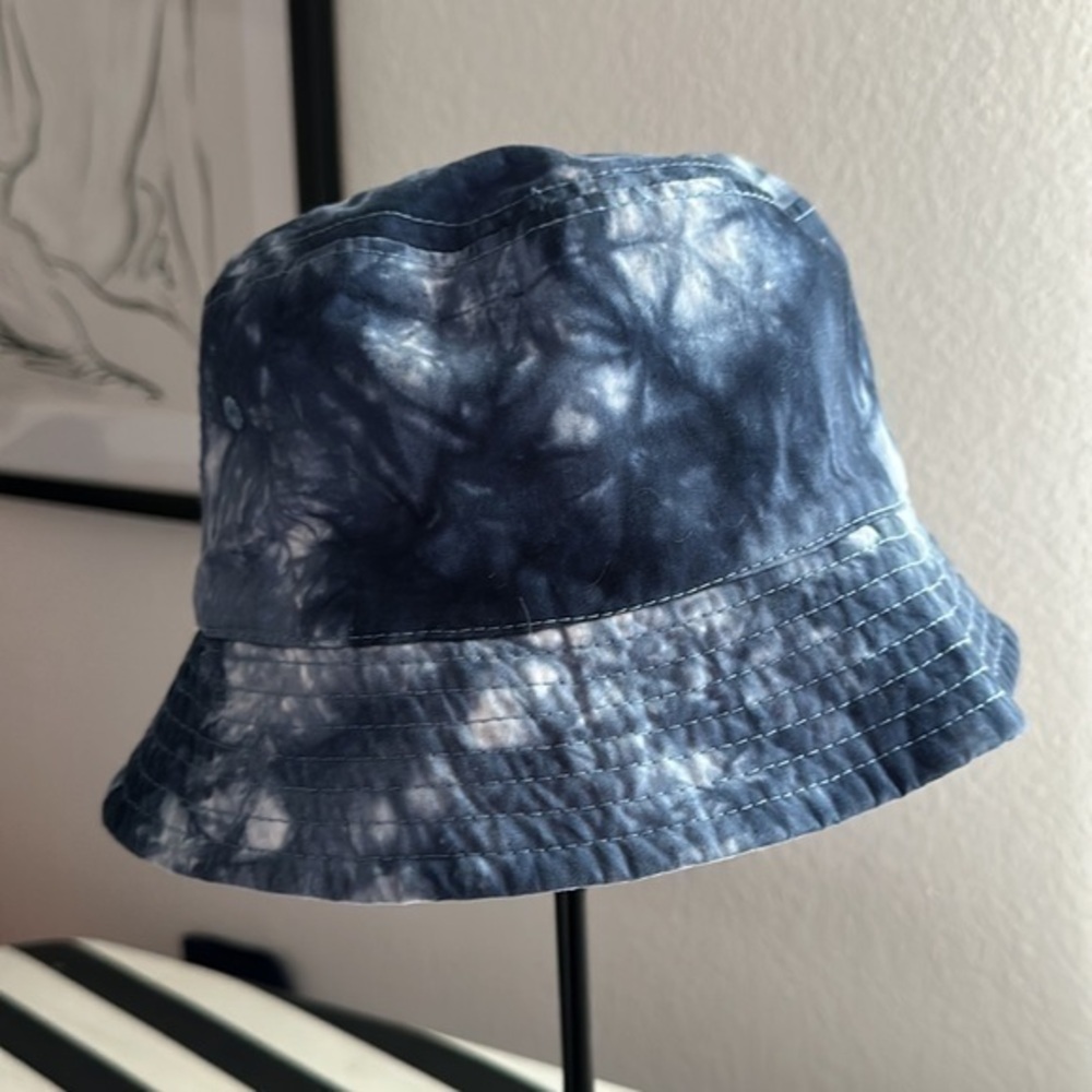 NWT American Eagle hat small tie dye blue bucket hat hip hop